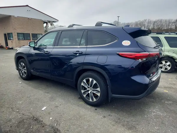5TDHBRCH3LS502425 2020 TOYOTA HIGHLANDER - Image 2
