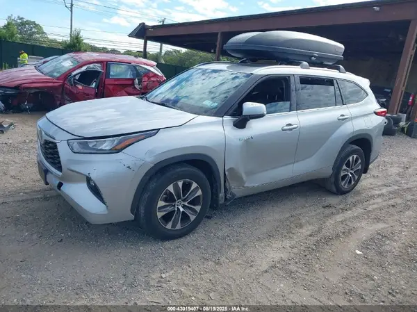 5TDHBRCH3LS503610 2020 TOYOTA HIGHLANDER - Image 2