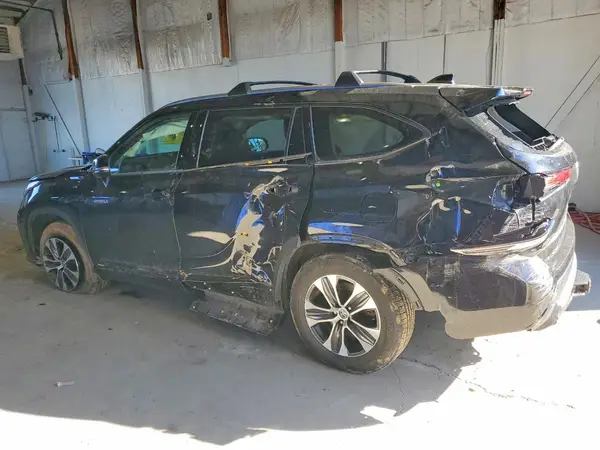 5TDHBRCH3LS504742 2020 TOYOTA HIGHLANDER - Image 2