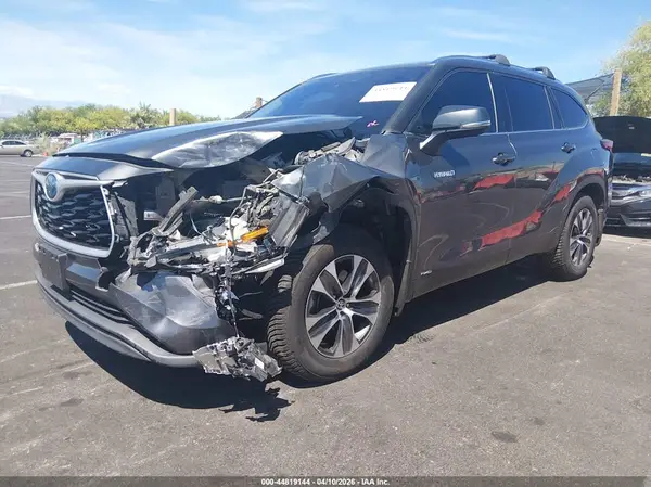 5TDHBRCH3LS507219 2020 TOYOTA HIGHLANDER - Image 2