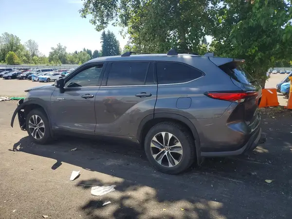 5TDHBRCH3LS509004 2020 TOYOTA HIGHLANDER - Image 2