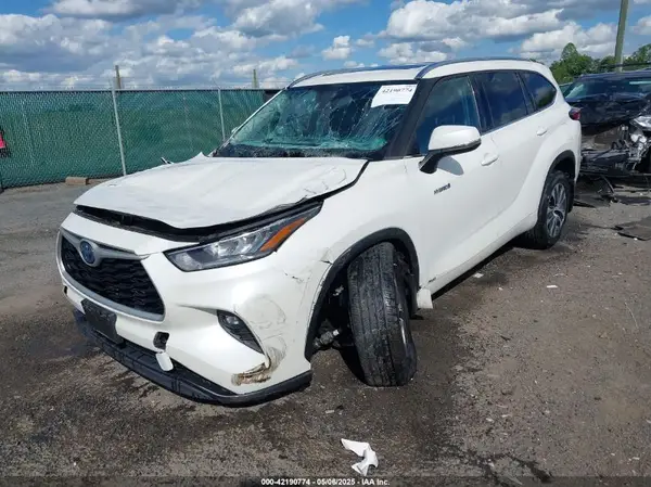 5TDHBRCH3LS510590 2020 TOYOTA HIGHLANDER - Image 2