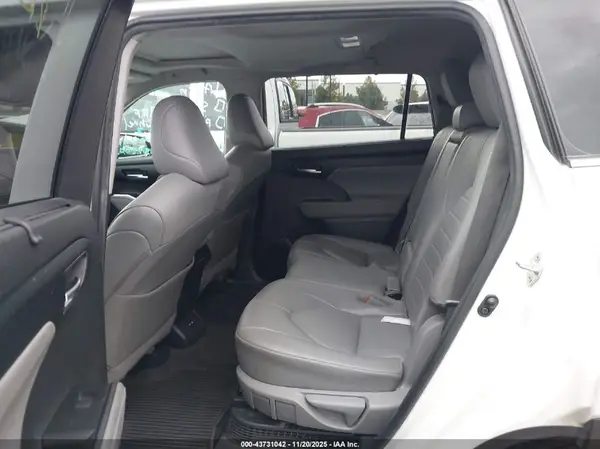 5TDHBRCH3LS511156 2020 TOYOTA HIGHLANDER - Image 8