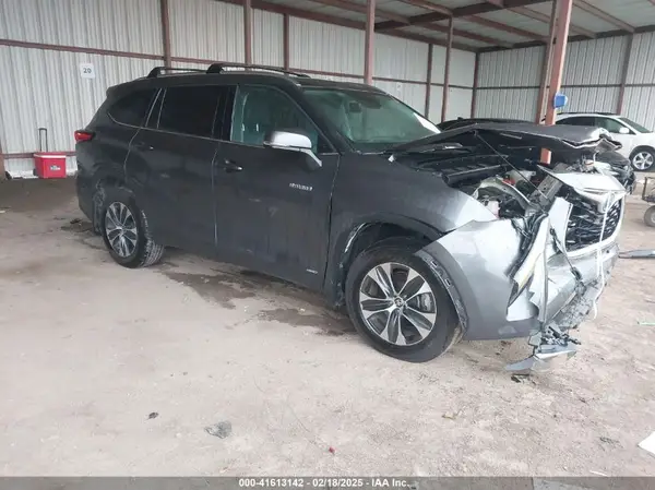 5TDHBRCH3LS513683 2020 TOYOTA HIGHLANDER - Image 1