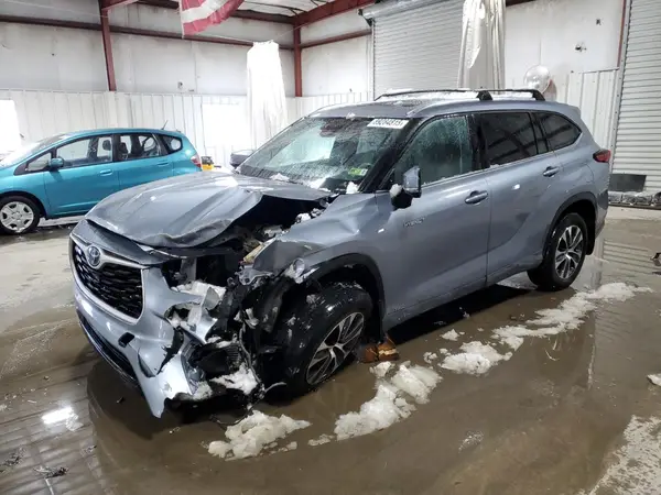 5TDHBRCH3MS030390 2021 TOYOTA HIGHLANDER - Image 1