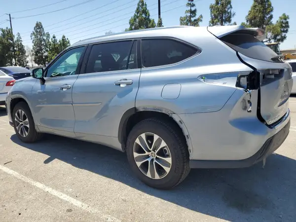 5TDHBRCH3MS037338 2021 TOYOTA HIGHLANDER - Image 2