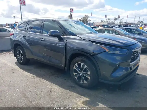 5TDHBRCH3MS51656 2021 TOYOTA HIGHLANDER - Image 1