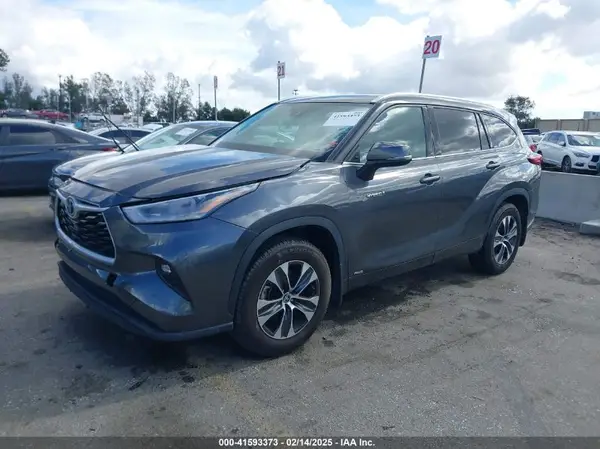 5TDHBRCH3MS51656 2021 TOYOTA HIGHLANDER - Image 2