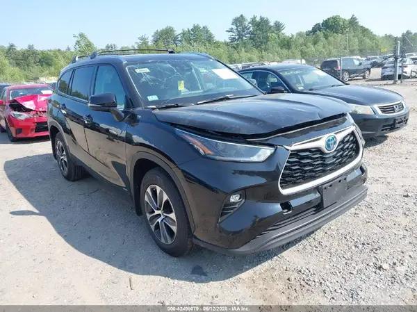 5TDHBRCH3MS524975 2021 TOYOTA HIGHLANDER - Image 1