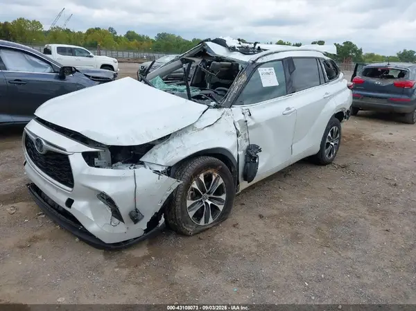 5TDHBRCH3NS542541 2022 TOYOTA HIGHLANDER - Image 2