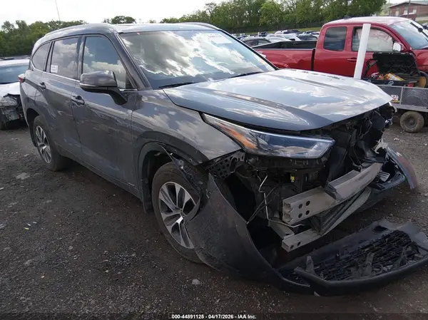 5TDHBRCH3NS549747 2022 TOYOTA HIGHLANDER - Image 1