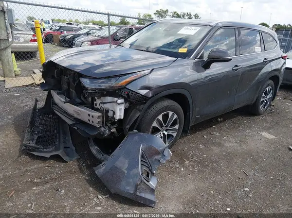 5TDHBRCH3NS549747 2022 TOYOTA HIGHLANDER - Image 2