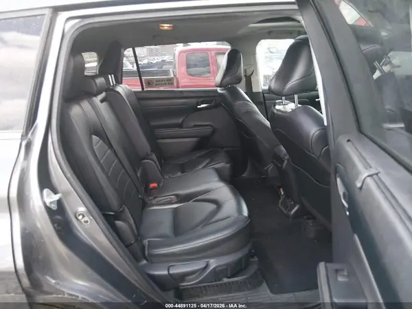 5TDHBRCH3NS549747 2022 TOYOTA HIGHLANDER - Image 8
