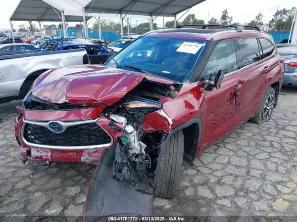 5TDHBRCH3NS552079 2022 TOYOTA HIGHLANDER - Image 2