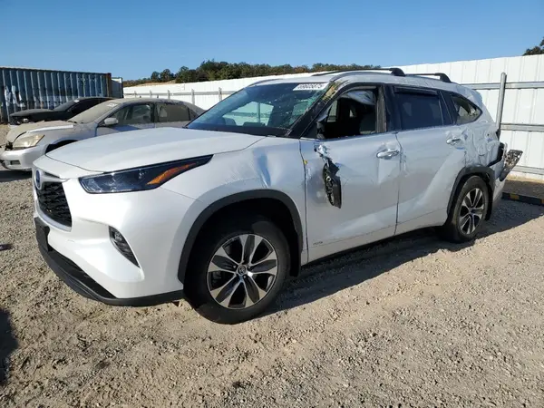 5TDHBRCH3NS558531 2022 TOYOTA HIGHLANDER - Image 1