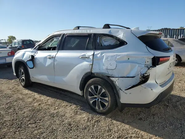 5TDHBRCH3NS558531 2022 TOYOTA HIGHLANDER - Image 2