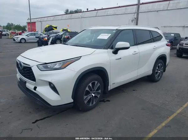5TDHBRCH4LS501039 2020 TOYOTA HIGHLANDER - Image 2