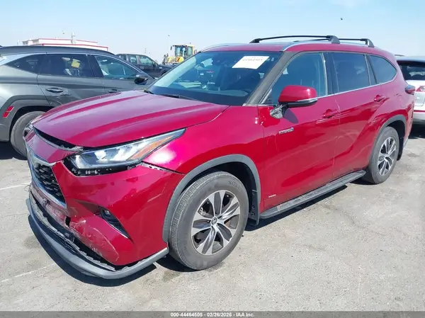 5TDHBRCH4LS503986 2020 TOYOTA HIGHLANDER - Image 2