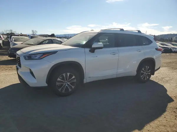 5TDHBRCH4LS506774 2020 TOYOTA HIGHLANDER - Image 1