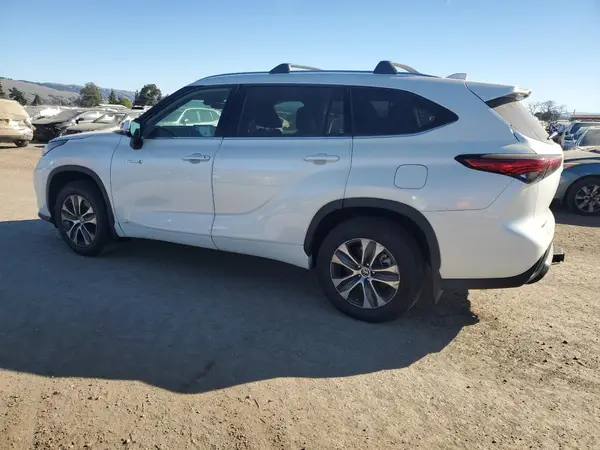5TDHBRCH4LS506774 2020 TOYOTA HIGHLANDER - Image 2
