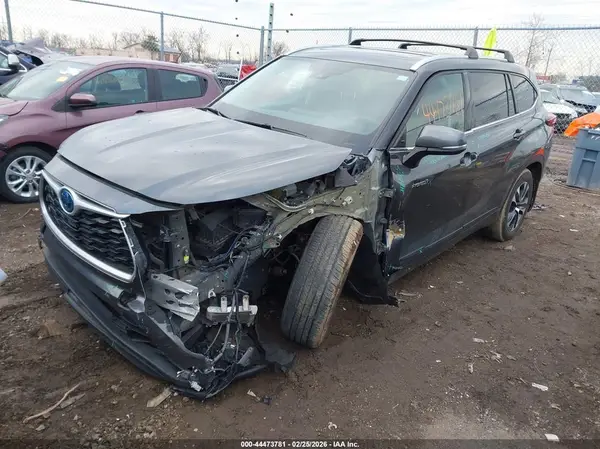5TDHBRCH4LS513742 2020 TOYOTA HIGHLANDER - Image 2