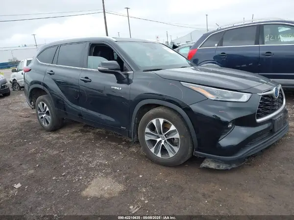 5TDHBRCH4MS021228 2021 TOYOTA HIGHLANDER - Image 1