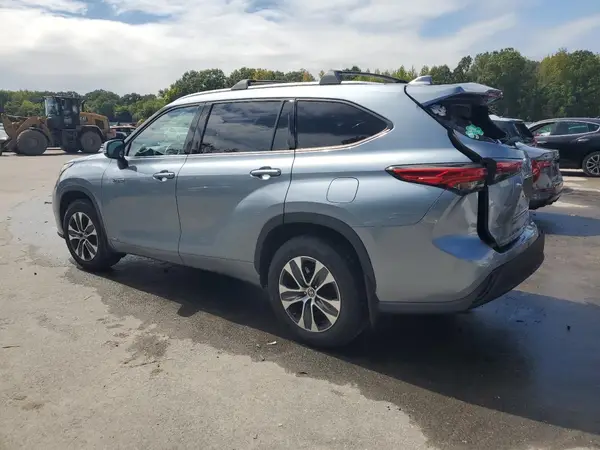 5TDHBRCH4MS035405 2021 TOYOTA HIGHLANDER - Image 2