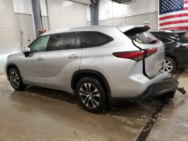 5TDHBRCH4MS514939 2021 TOYOTA HIGHLANDER - Image 2