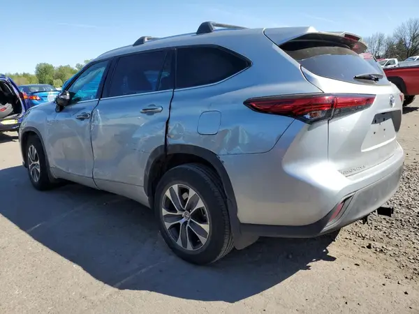 5TDHBRCH4MS517565 2021 TOYOTA HIGHLANDER - Image 2