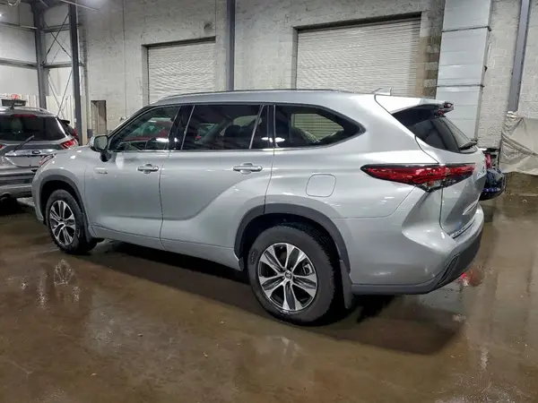 5TDHBRCH4MS518814 2021 TOYOTA HIGHLANDER - Image 2