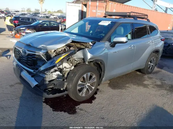5TDHBRCH4MS521454 2021 TOYOTA HIGHLANDER - Image 2