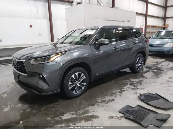 5TDHBRCH4MS529019 2021 TOYOTA HIGHLANDER - Image 2