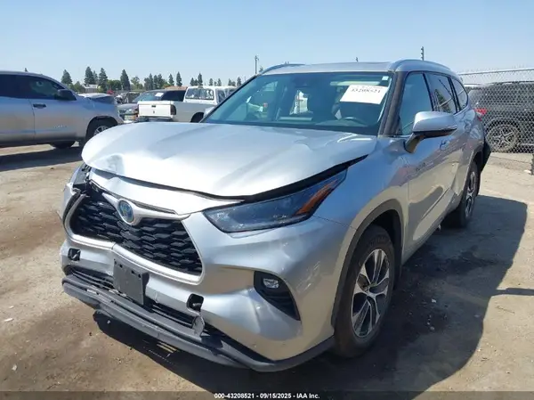 5TDHBRCH4MS529991 2021 TOYOTA HIGHLANDER - Image 2