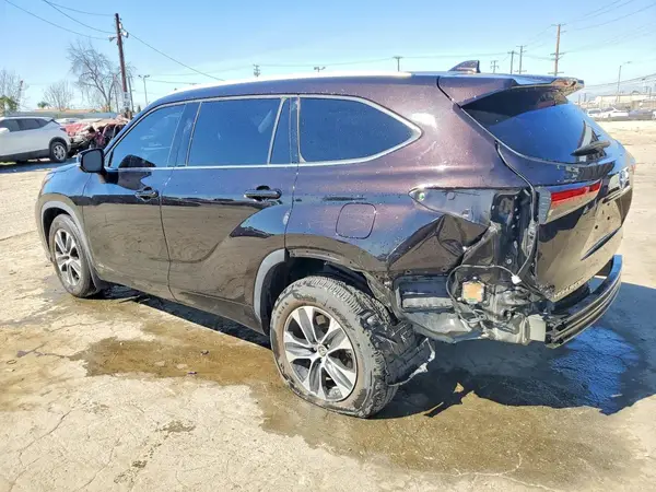 5TDHBRCH4NS070561 2022 TOYOTA HIGHLANDER - Image 2
