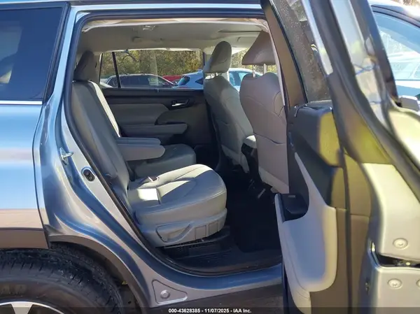 5TDHBRCH4NS091734 2022 TOYOTA HIGHLANDER - Image 8
