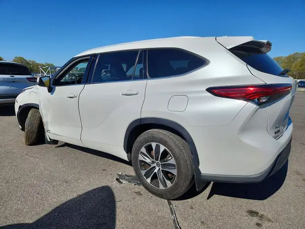 5TDHBRCH4NS543312 2022 TOYOTA HIGHLANDER - Image 2