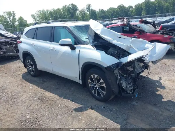 5TDHBRCH4NS546890 2022 TOYOTA HIGHLANDER - Image 1