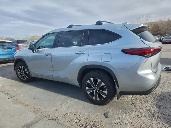 5TDHBRCH4NS547151 2022 TOYOTA HIGHLANDER - Image 2