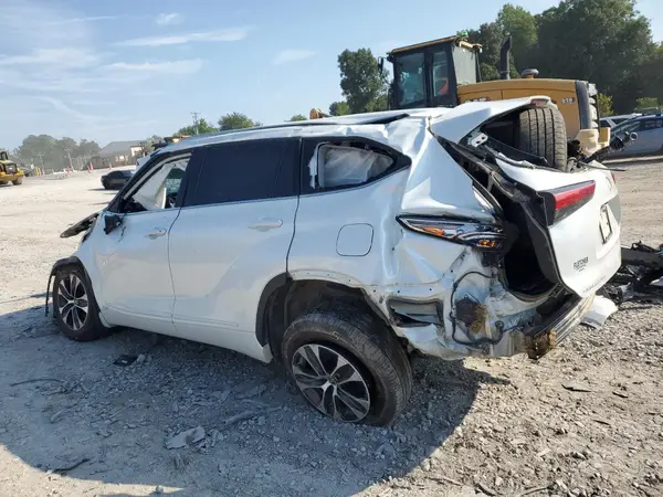 5TDHBRCH4NS560689 2022 TOYOTA HIGHLANDER - Image 2