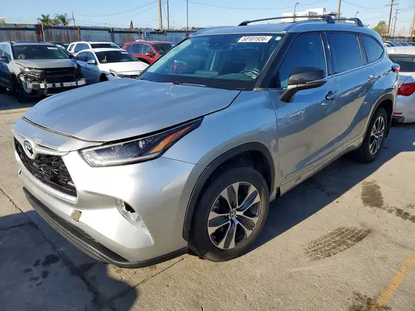 5TDHBRCH5LS513572 2020 TOYOTA HIGHLANDER - Image 1