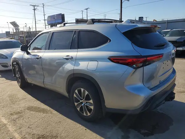 5TDHBRCH5LS513572 2020 TOYOTA HIGHLANDER - Image 2