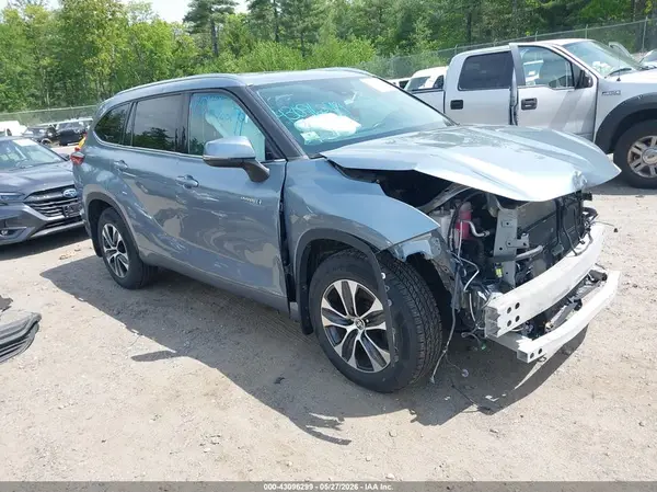 5TDHBRCH5MS028348 2021 TOYOTA HIGHLANDER - Image 1