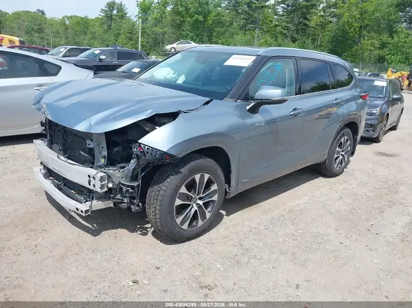 5TDHBRCH5MS028348 2021 TOYOTA HIGHLANDER - Image 2