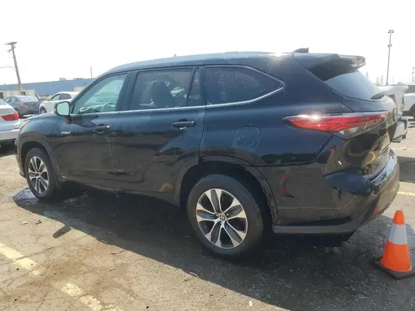 5TDHBRCH5MS521205 2021 TOYOTA HIGHLANDER - Image 2