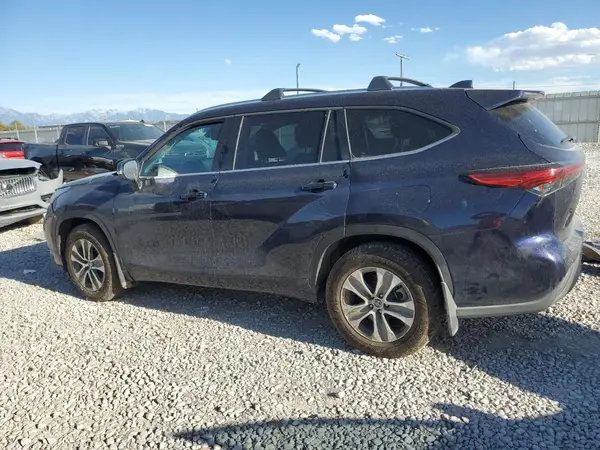 5TDHBRCH5MS522399 2021 TOYOTA HIGHLANDER - Image 2