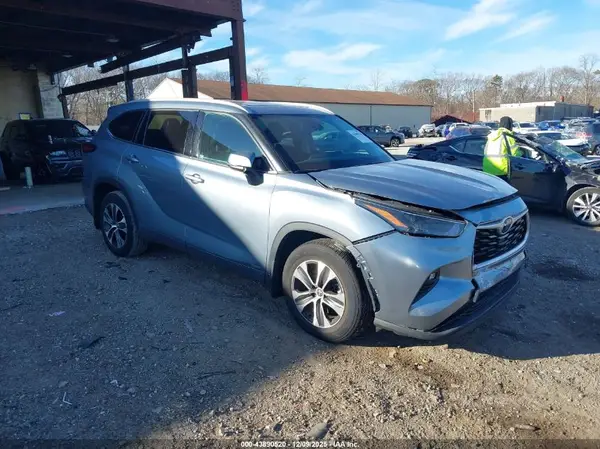 5TDHBRCH5NS077826 2022 TOYOTA HIGHLANDER - Image 1