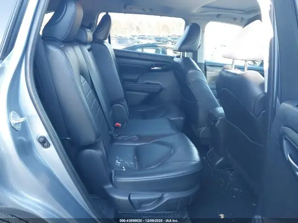 5TDHBRCH5NS077826 2022 TOYOTA HIGHLANDER - Image 8