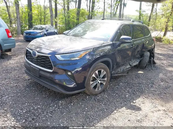 5TDHBRCH5NS538295 2022 TOYOTA HIGHLANDER - Image 2