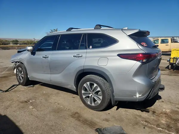 5TDHBRCH5NS539902 2022 TOYOTA HIGHLANDER - Image 2