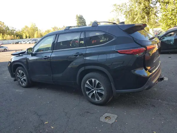 5TDHBRCH5NS552312 2022 TOYOTA HIGHLANDER - Image 2